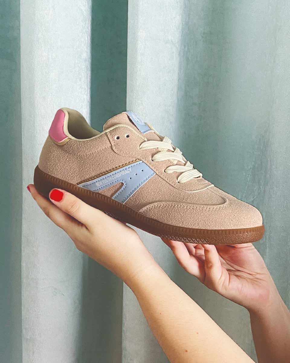beige low-top retro sneaker