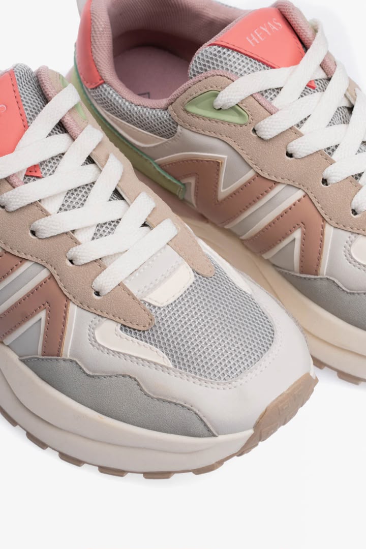 WOMEN'S SNEAKER